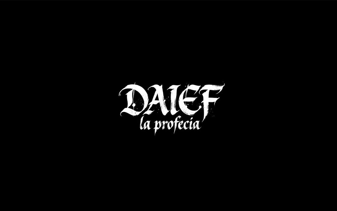 Fotograma del extended set de DAIEF en Profecía 2026: título sobre fondo negro
